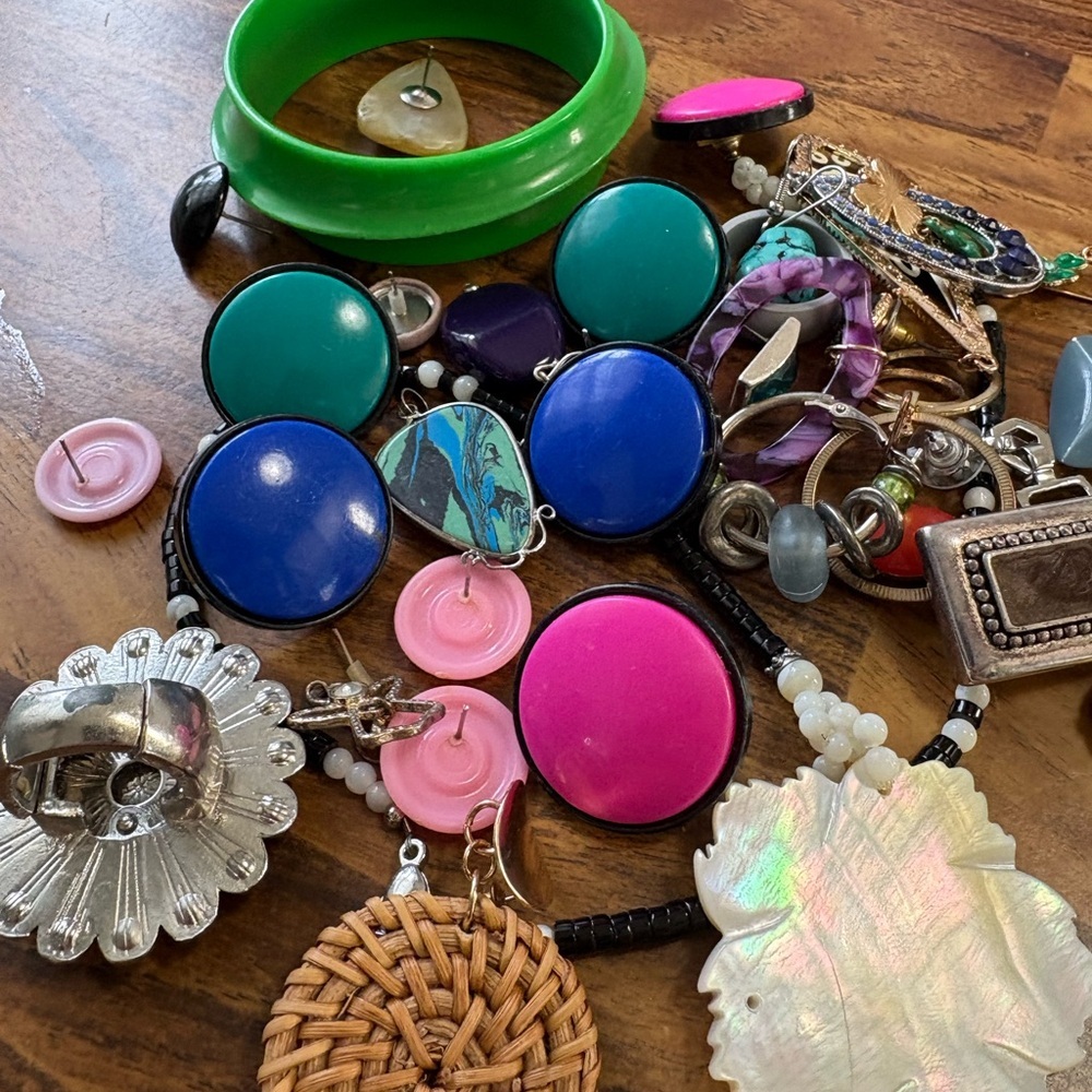 Vintage Jewelry Lot Statement Necklace Earrings Brooch Lucite Shell - Picture 5 of 7